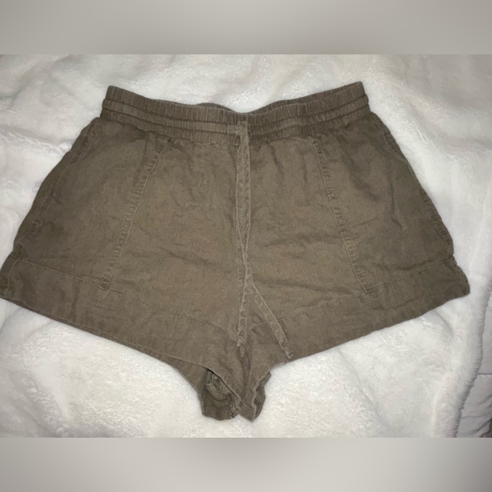 Green target shorts